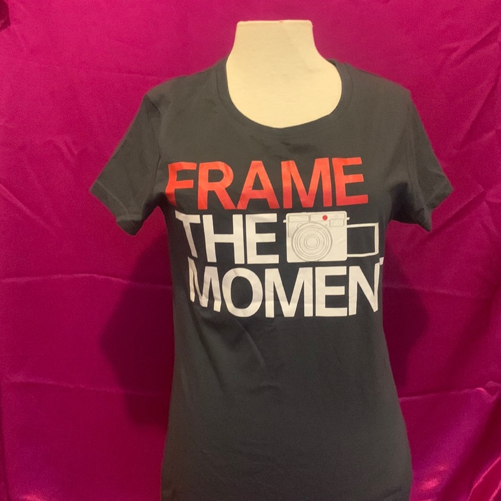 Frame the moment camera shirt gray in colour size M